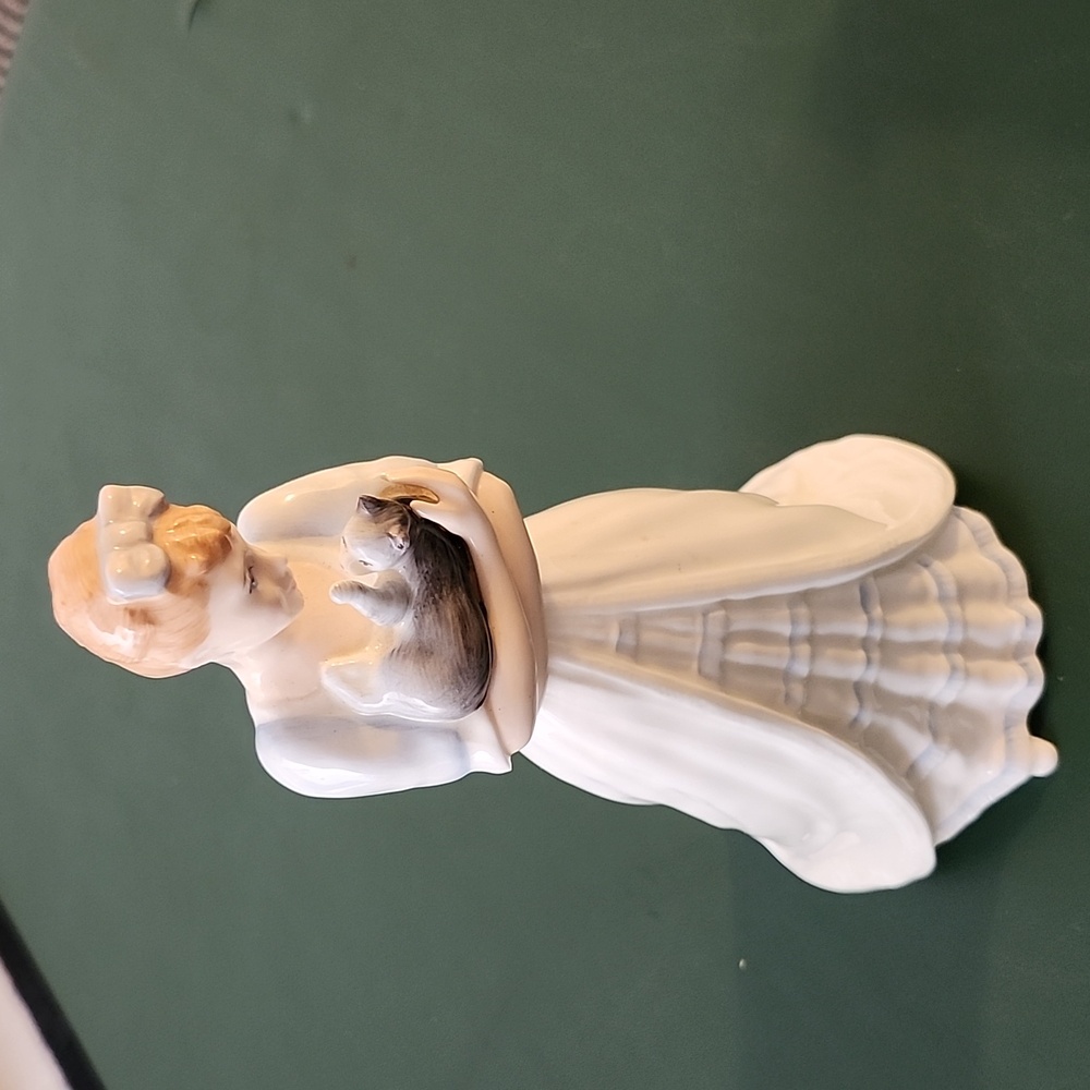 Royal Dalton Figurine Kimberly cat Bone china handmade 1992 First issue